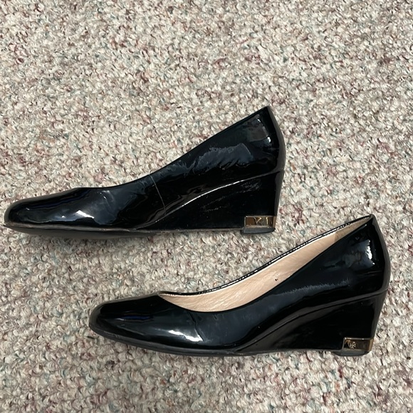Tory Burch patent leather wedge heels - Picture 3 of 7